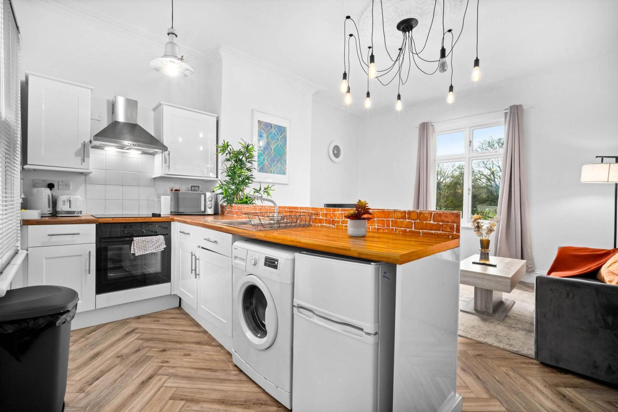 Luxury Apartment - Wolverhampton - Netflix - Smart Tv - Fast Wifi - 7Apc ภายนอก รูปภาพ