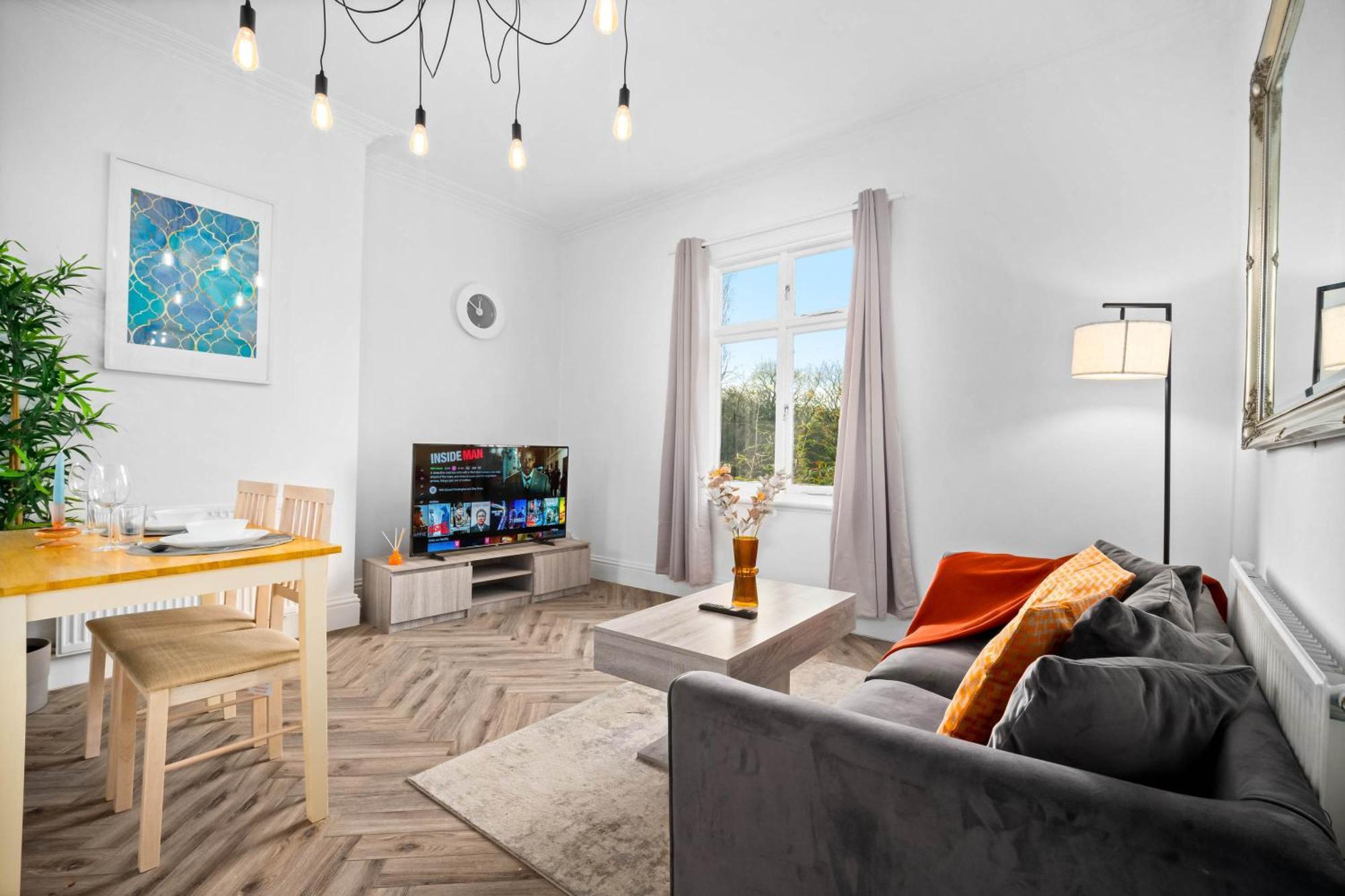 Luxury Apartment - Wolverhampton - Netflix - Smart Tv - Fast Wifi - 7Apc ภายนอก รูปภาพ