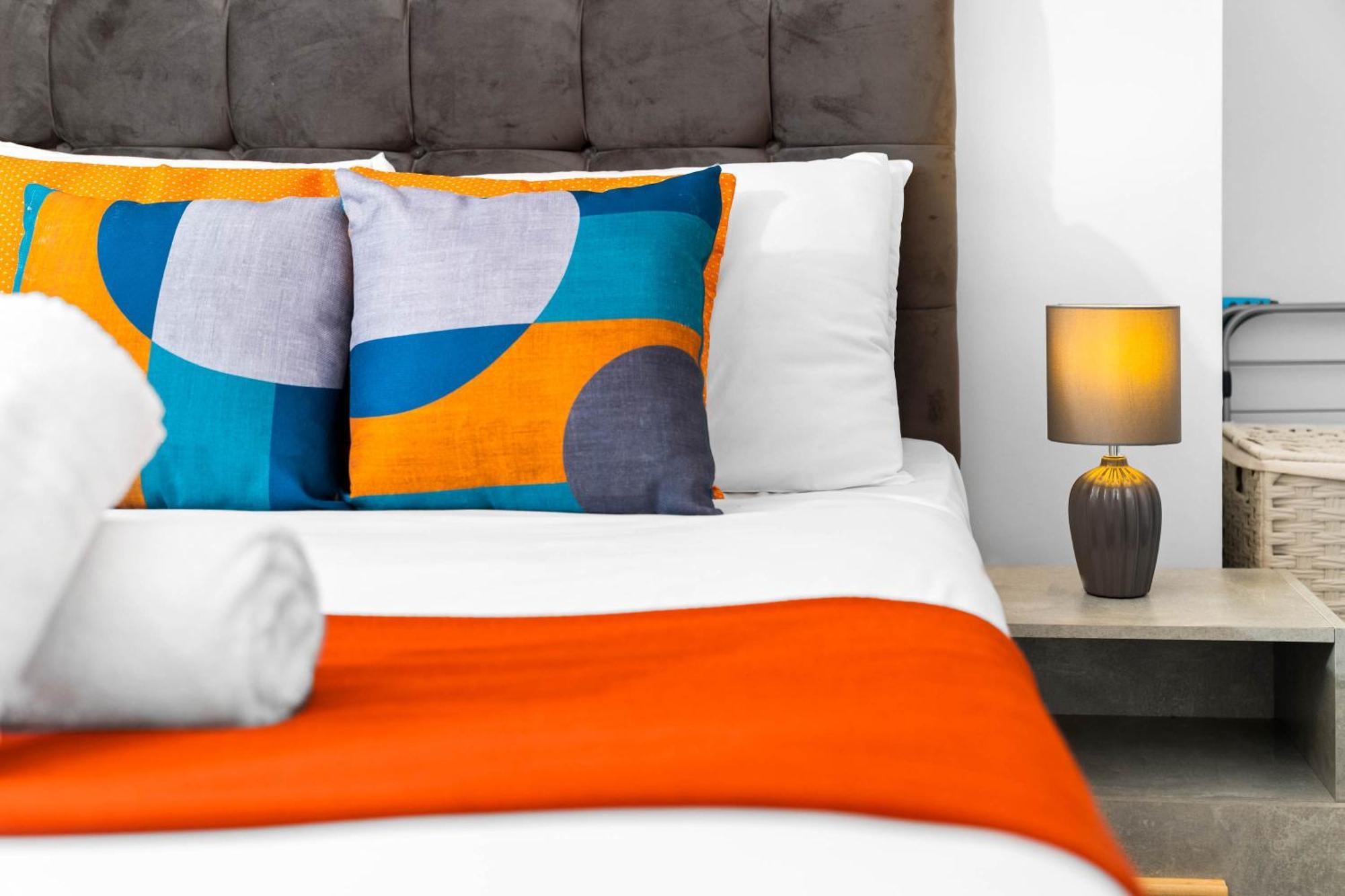Luxury Apartment - Wolverhampton - Netflix - Smart Tv - Fast Wifi - 7Apc ภายนอก รูปภาพ