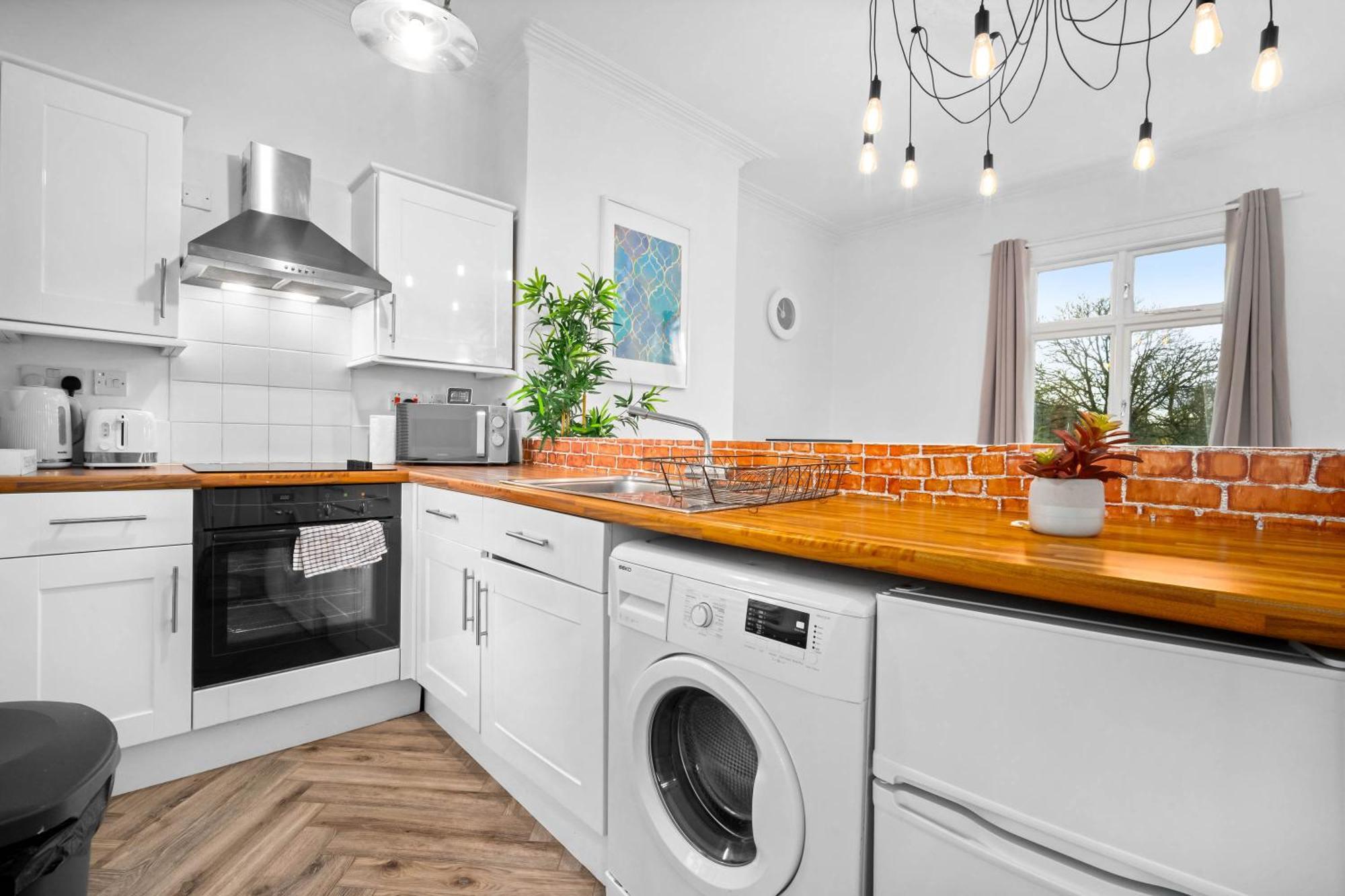 Luxury Apartment - Wolverhampton - Netflix - Smart Tv - Fast Wifi - 7Apc ภายนอก รูปภาพ