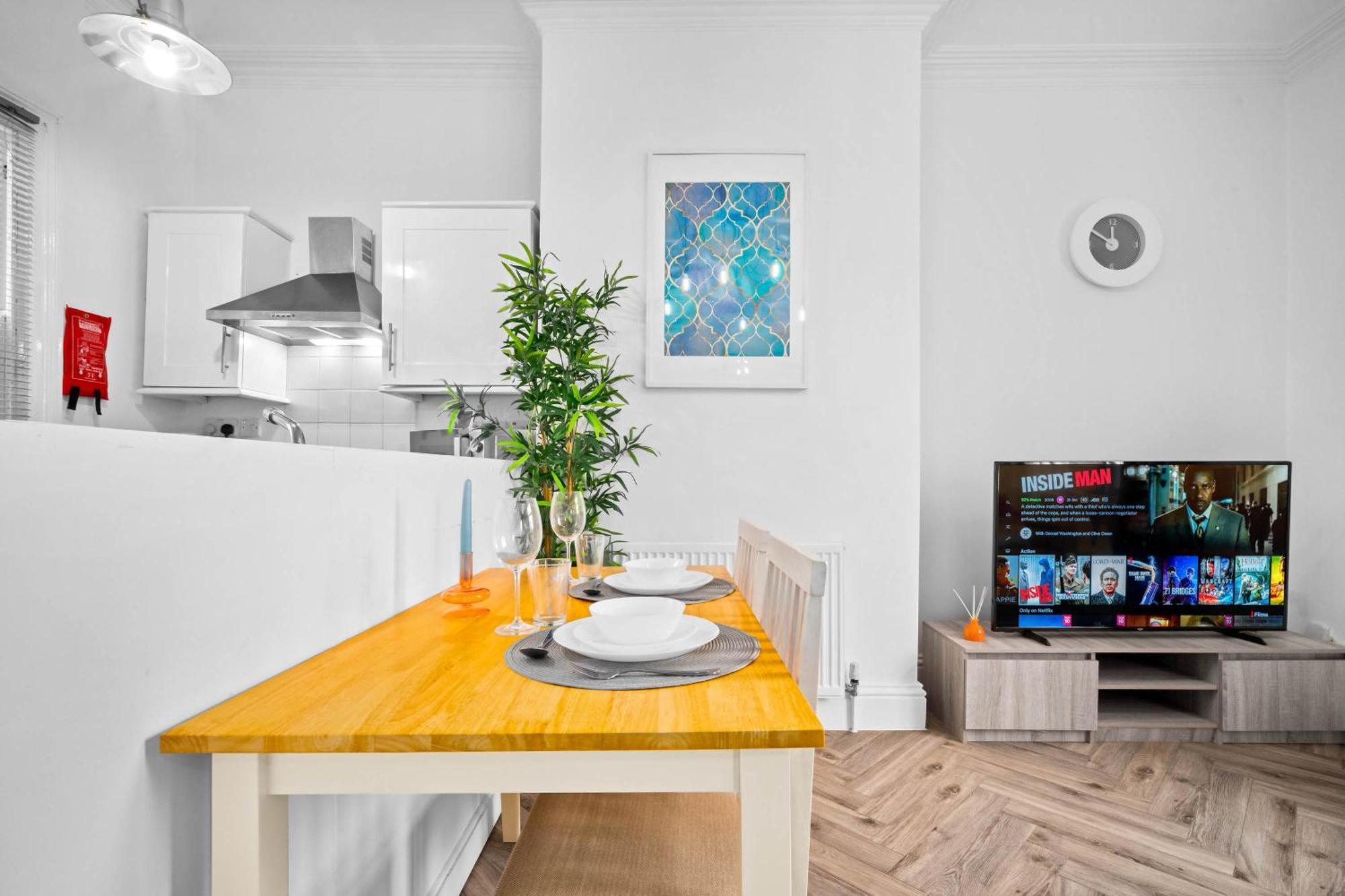 Luxury Apartment - Wolverhampton - Netflix - Smart Tv - Fast Wifi - 7Apc ภายนอก รูปภาพ